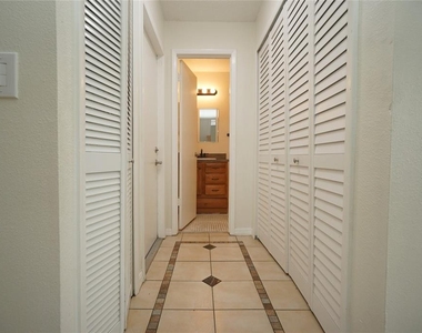 7605 Glades Court - Photo Thumbnail 9