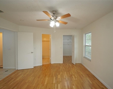 7605 Glades Court - Photo Thumbnail 16
