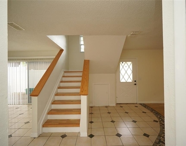 7605 Glades Court - Photo Thumbnail 8