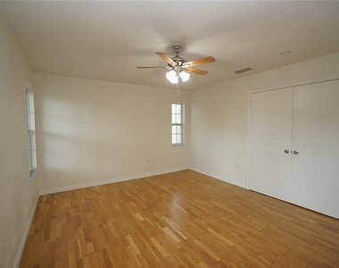 7605 Glades Court - Photo Thumbnail 11