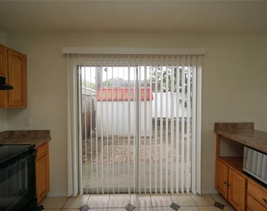 7605 Glades Court - Photo Thumbnail 13