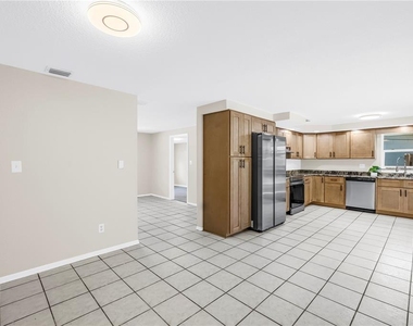 10920 111th Street - Photo Thumbnail 6