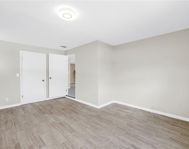 10920 111th Street - Photo Thumbnail 13