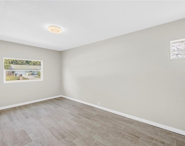 10920 111th Street - Photo Thumbnail 12