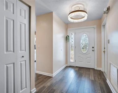 4805 Kingston Circle - Photo Thumbnail 2