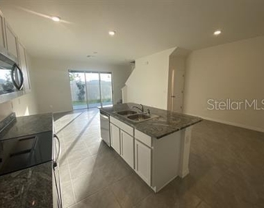 2906 Suncoast Plains Drive - Photo Thumbnail 4