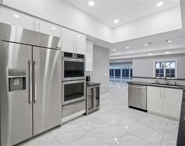 2418 W Palm Drive - Photo Thumbnail 7