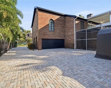2418 W Palm Drive - Photo Thumbnail 33