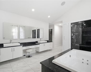 2418 W Palm Drive - Photo Thumbnail 28