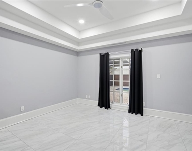 2418 W Palm Drive - Photo Thumbnail 11