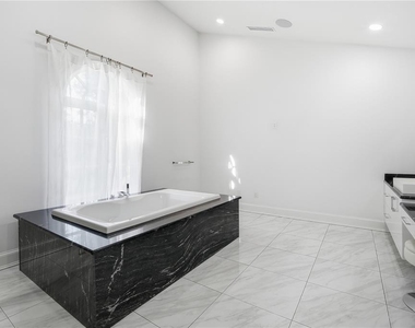 2418 W Palm Drive - Photo Thumbnail 26