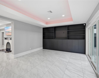 2418 W Palm Drive - Photo Thumbnail 17