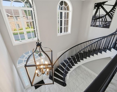 2418 W Palm Drive - Photo Thumbnail 18