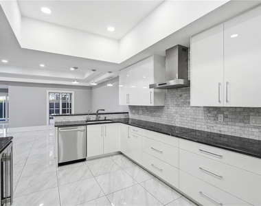 2418 W Palm Drive - Photo Thumbnail 8