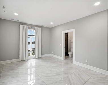 2418 W Palm Drive - Photo Thumbnail 19