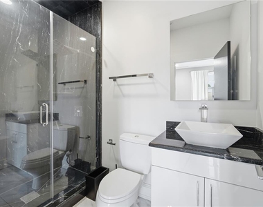2418 W Palm Drive - Photo Thumbnail 20