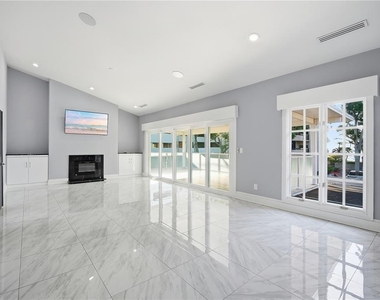 2418 W Palm Drive - Photo Thumbnail 24