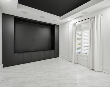 2418 W Palm Drive - Photo Thumbnail 14