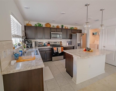 10561 Laguna Plains Drive - Photo Thumbnail 7