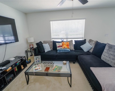 10561 Laguna Plains Drive - Photo Thumbnail 8