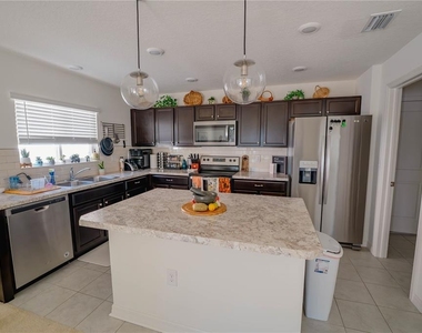 10561 Laguna Plains Drive - Photo Thumbnail 5