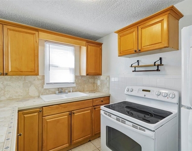 809 Illinois Avenue - Photo Thumbnail 4