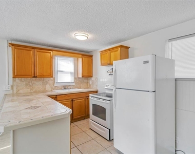 809 Illinois Avenue - Photo Thumbnail 3
