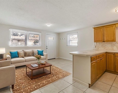 809 Illinois Avenue - Photo Thumbnail 2