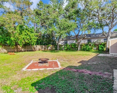809 Illinois Avenue - Photo Thumbnail 11
