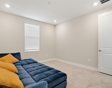 4547 San Martino Drive - Photo Thumbnail 8