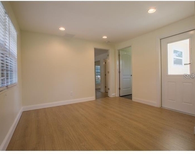 908 W Ohio Avenue - Photo Thumbnail 3