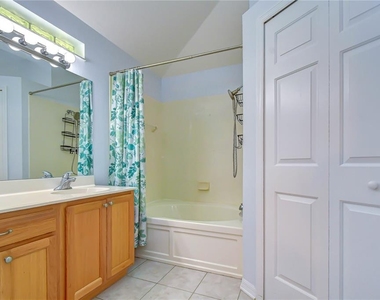6010 Skylarkcrest Drive - Photo Thumbnail 12