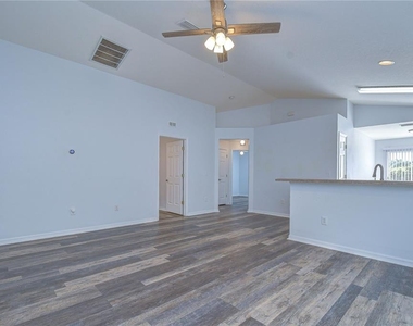 6010 Skylarkcrest Drive - Photo Thumbnail 5