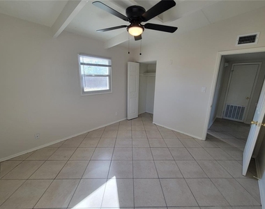 1212 Windermere Way - Photo Thumbnail 11
