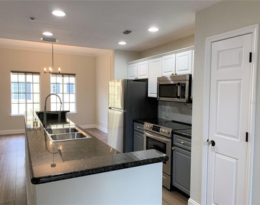 5208 Hampton Beach Place - Photo Thumbnail 5