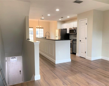 5208 Hampton Beach Place - Photo Thumbnail 2