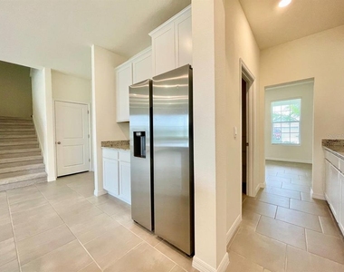 5520 Hollingworth Trail - Photo Thumbnail 13