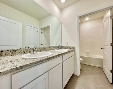5520 Hollingworth Trail - Photo Thumbnail 36