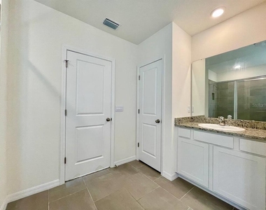 5520 Hollingworth Trail - Photo Thumbnail 31