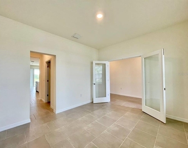 5520 Hollingworth Trail - Photo Thumbnail 3