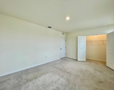 5520 Hollingworth Trail - Photo Thumbnail 35