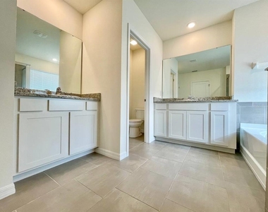 5520 Hollingworth Trail - Photo Thumbnail 29
