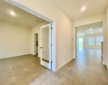 5520 Hollingworth Trail - Photo Thumbnail 2