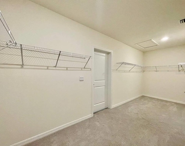 5520 Hollingworth Trail - Photo Thumbnail 28