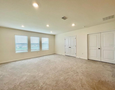5520 Hollingworth Trail - Photo Thumbnail 20