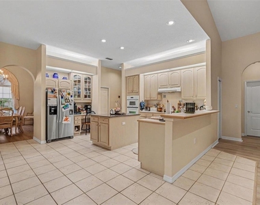 702 Brooker Ridge Court - Photo Thumbnail 7