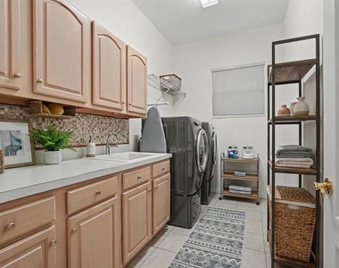 702 Brooker Ridge Court - Photo Thumbnail 16