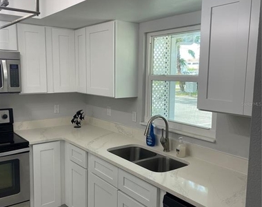 152 Douglas Road W - Photo Thumbnail 7