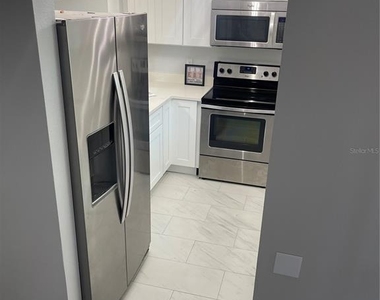152 Douglas Road W - Photo Thumbnail 6