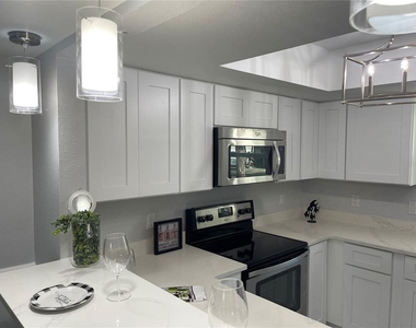 152 Douglas Road W - Photo Thumbnail 4